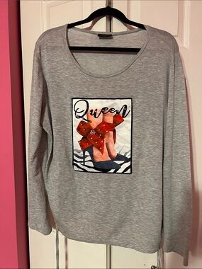 Gemstone Gray 'Queen' Graphic Long-Sleeve Sweatshirt Size 2X
